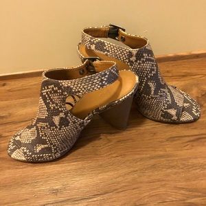 SNAKESKIN CAGED PEEP-TOE WOOD BLOCK HEEL SZ 8